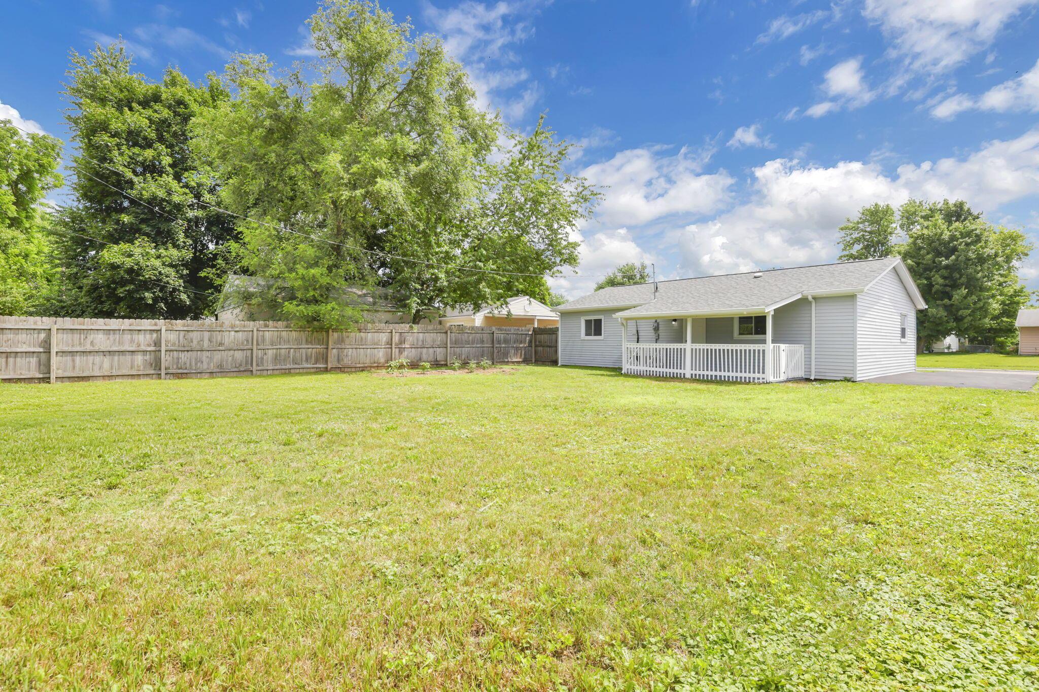 3871 Glenfield Road Columbus, OH 43232 - Photo 35 of 40 35-web-or-mls-IMG_2053