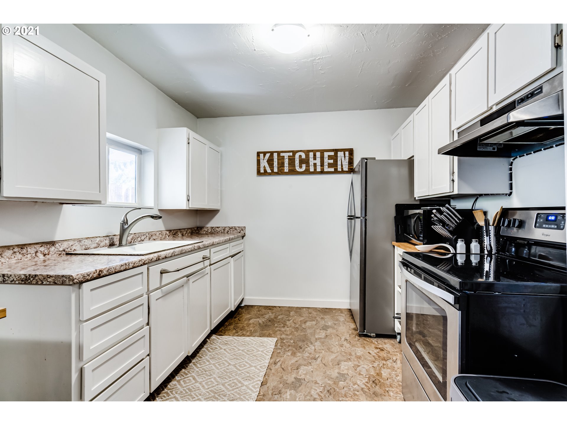 151 West I Street Springfield, OR 97477 - Photo 5 of 12