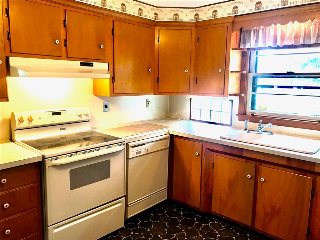 158 Alexander McGregor Road Pawtucket, RI 02861 - Photo 10 of 21 Gallery Image 10