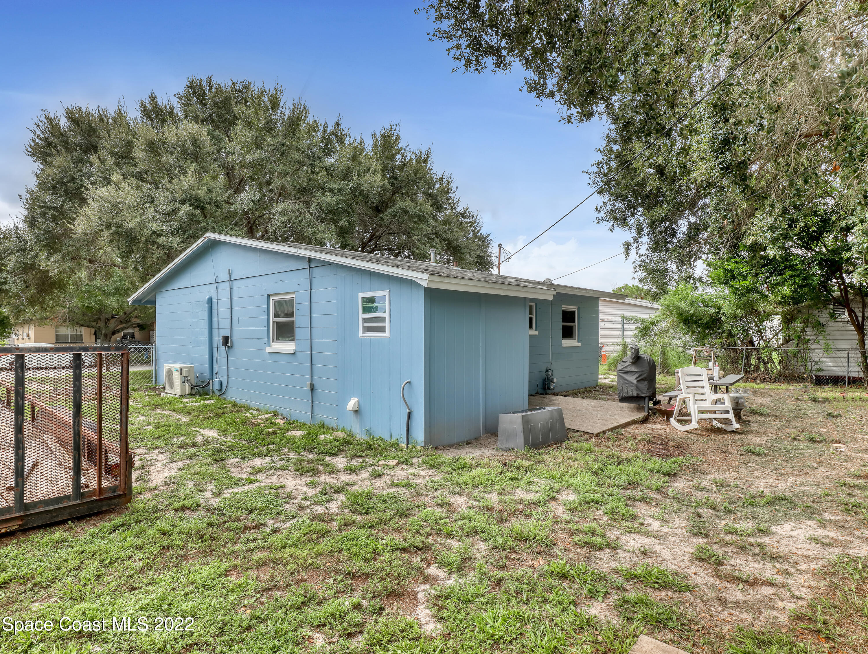 2156 King Richard Road Melbourne, FL 32935 - Photo 24 of 28 a view of a house with backyard and sitting area