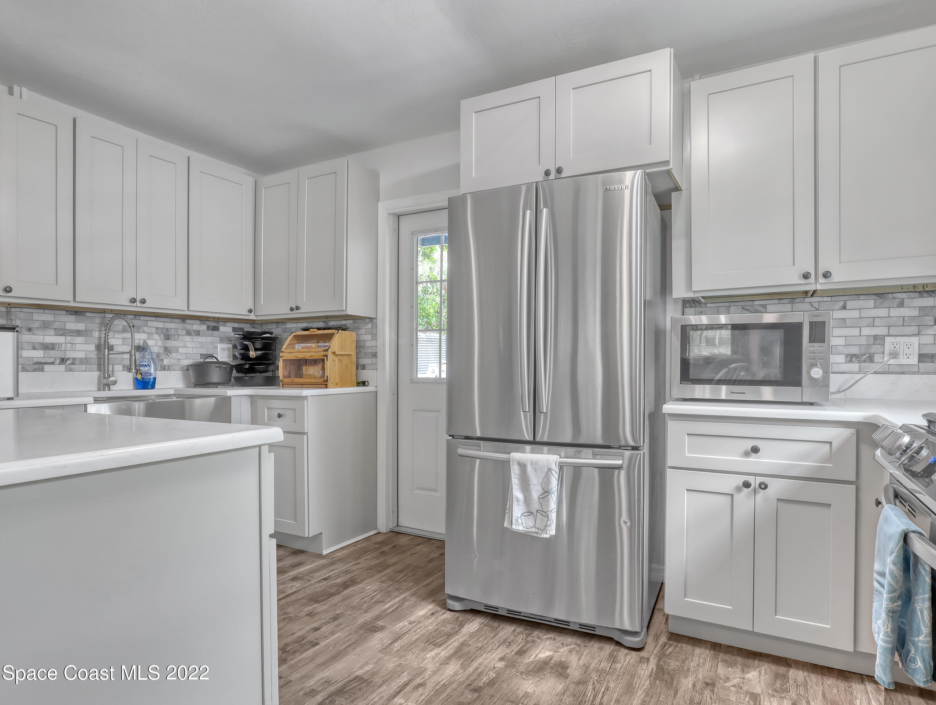2156 King Richard Road Melbourne, FL 32935 - Photo 9 of 28 a kitchen with appliances cabinets and a counter top space