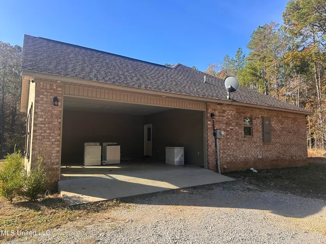 $315,000 | 1889 Gore Springs Road, Gore Springs, MS 38929