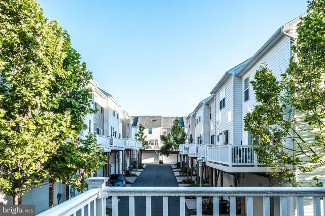 $3,250 | 3541 Woodlake Drive, Unit 13, Silver Spring, MD 20904