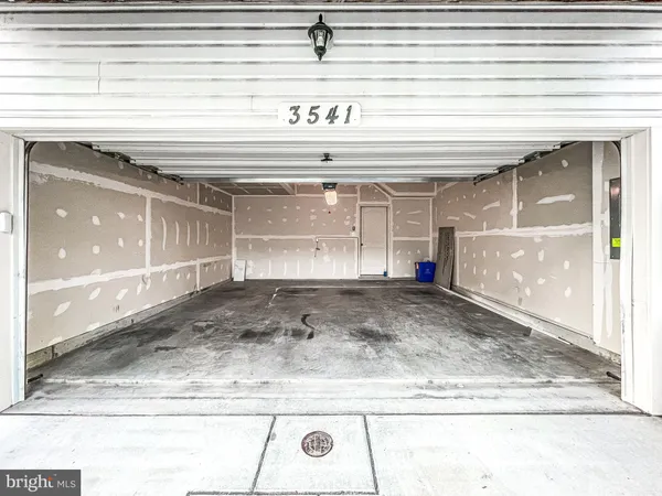 a view of a garage