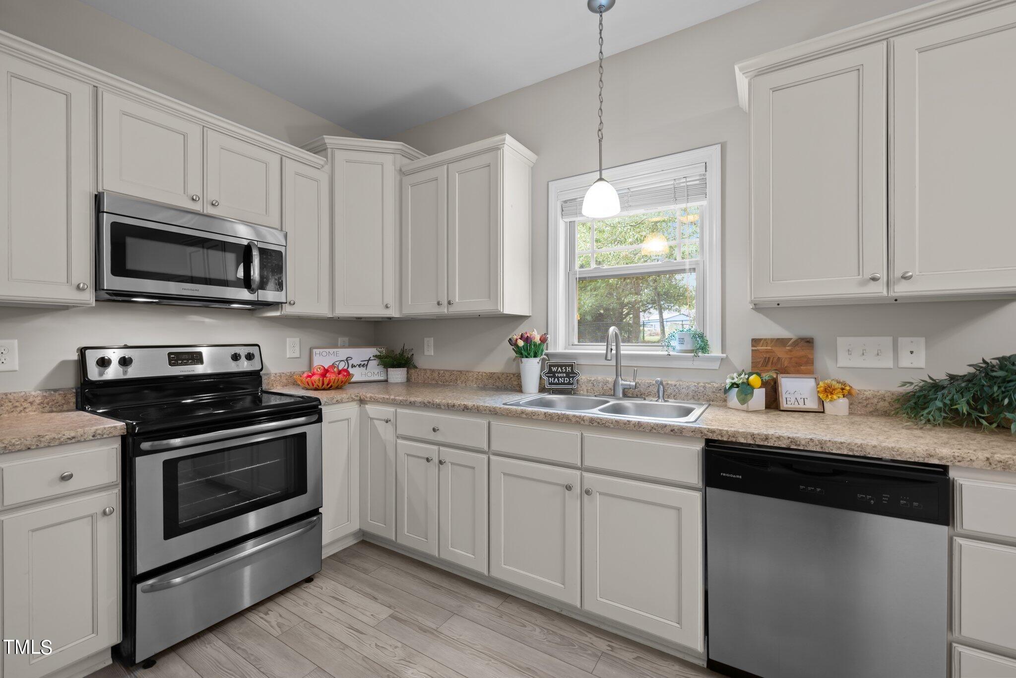 4225 Winding Stream Drive Raleigh, NC 27610 - Photo 21 of 44 Kitchen
