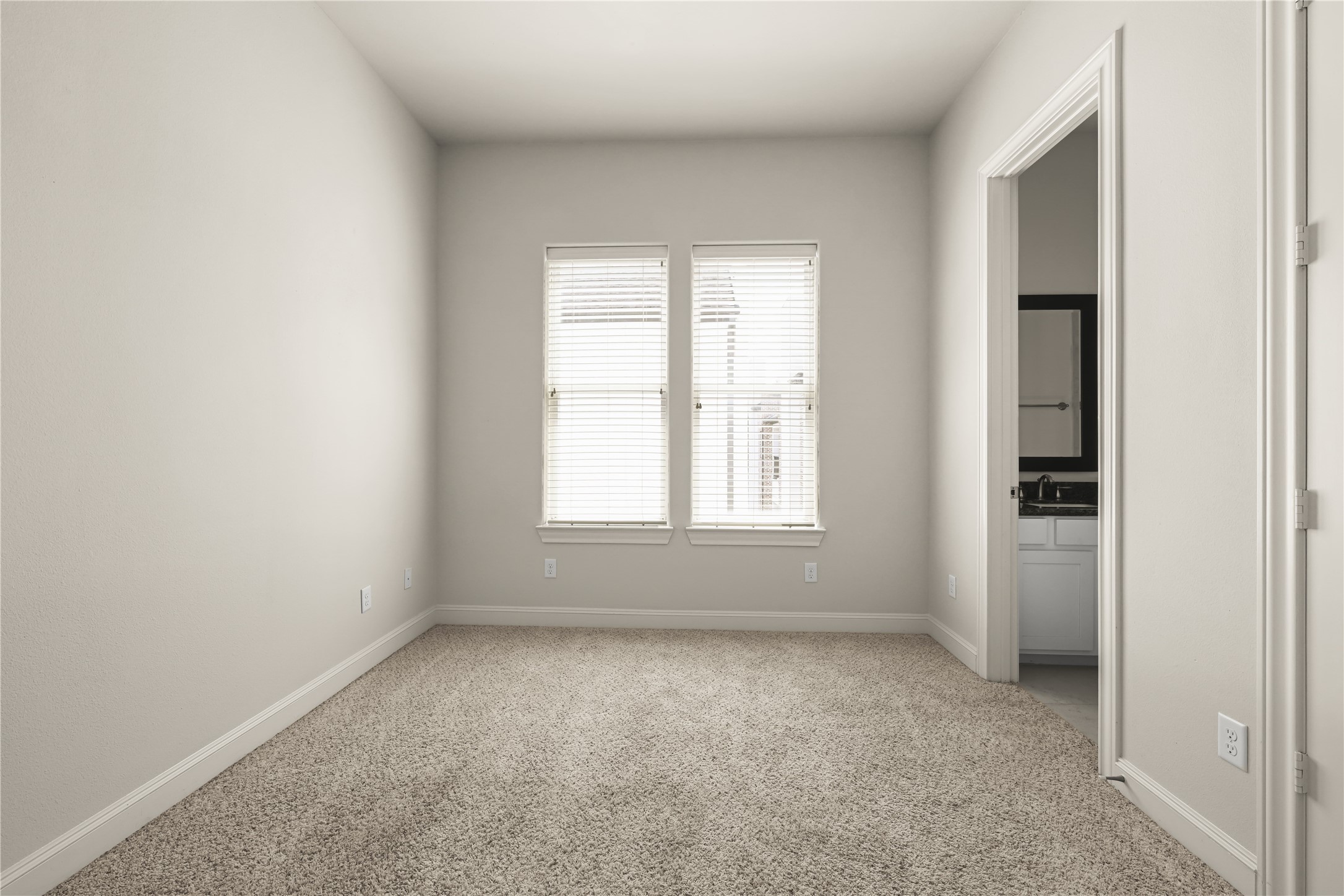 1027 St Charles Street Houston, TX 77003 - Photo 14 of 23 an empty room with a window