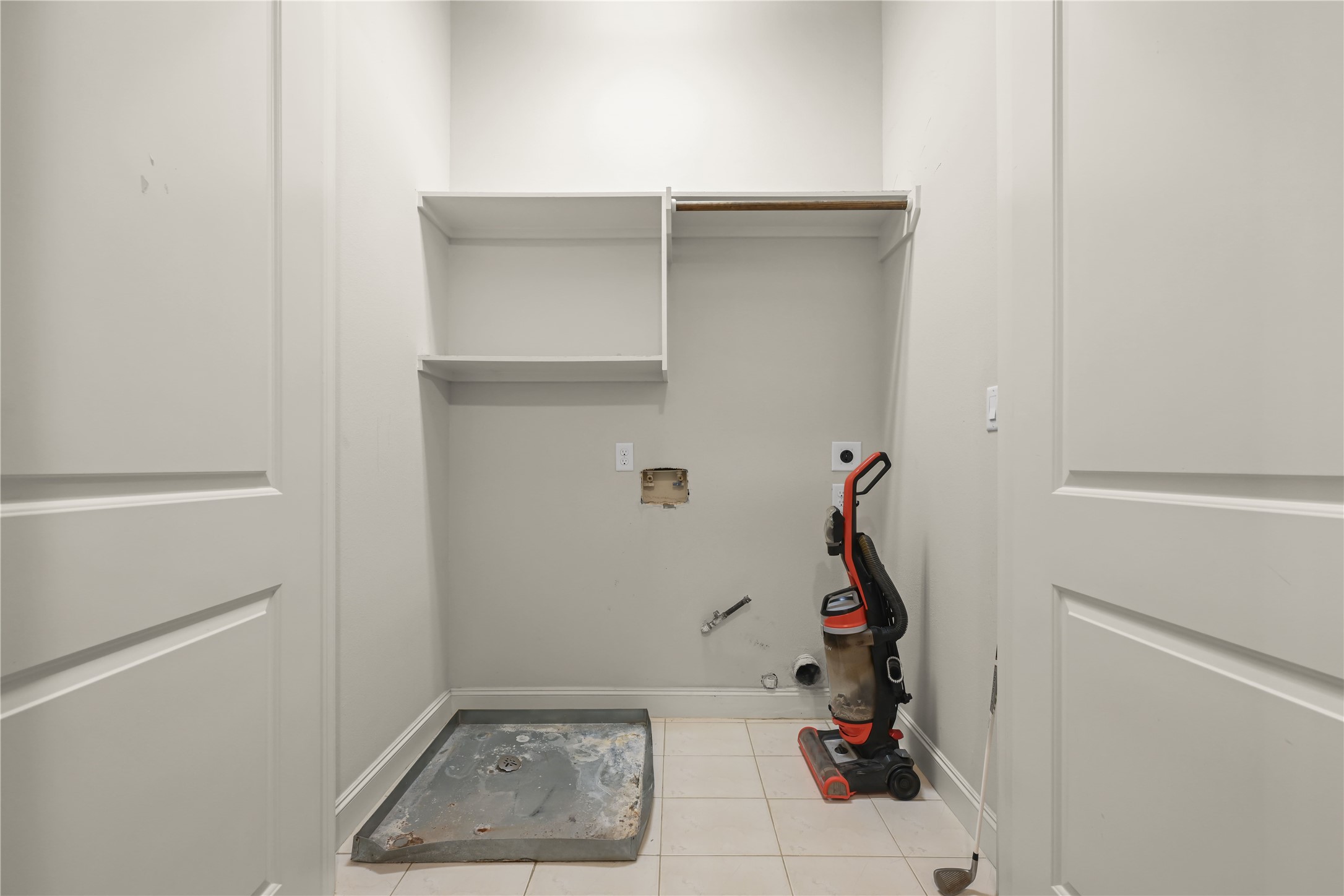 1027 St Charles Street Houston, TX 77003 - Photo 15 of 23 a room with storage and utility