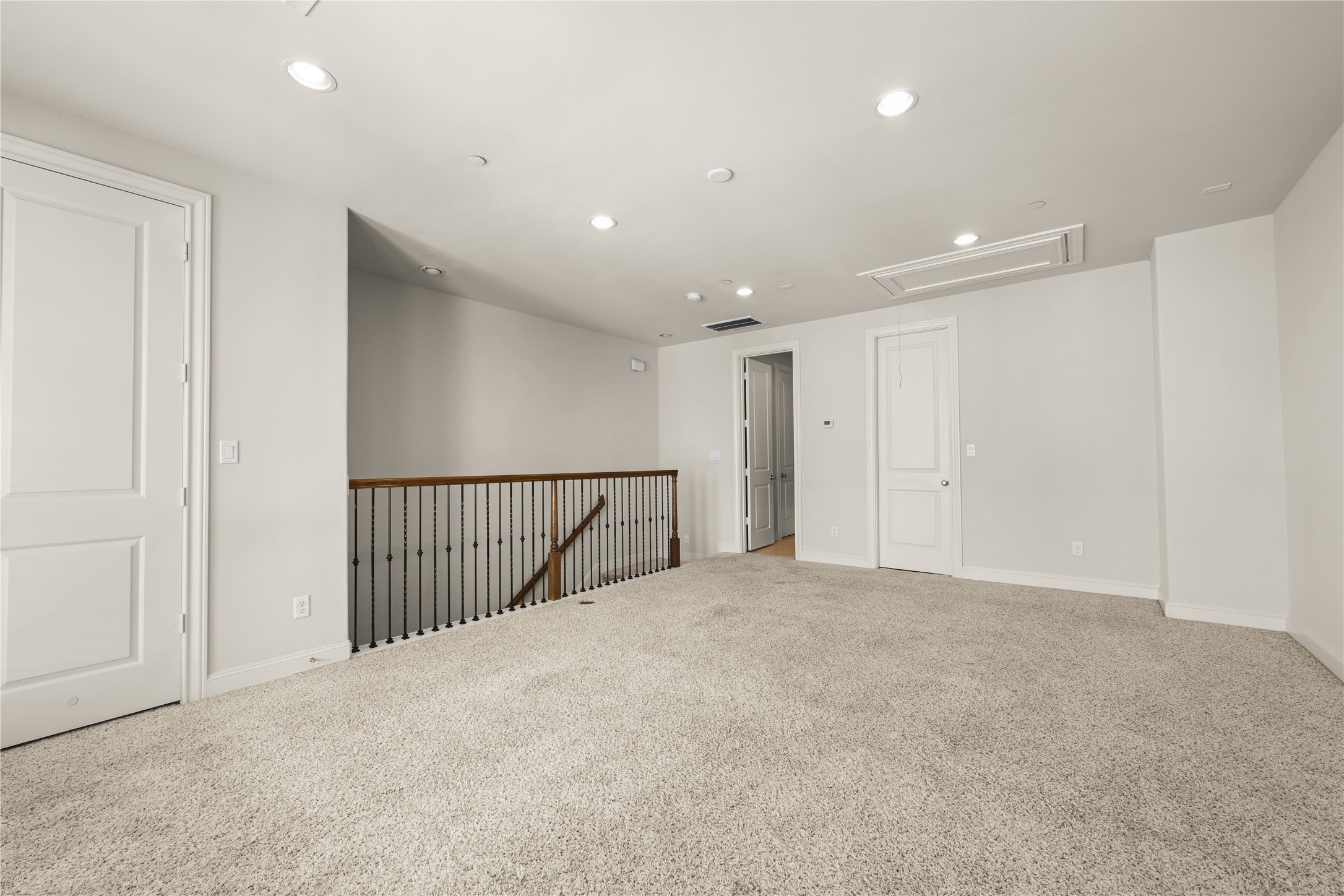 1027 St Charles Street Houston, TX 77003 - Photo 16 of 23 a view of an empty room