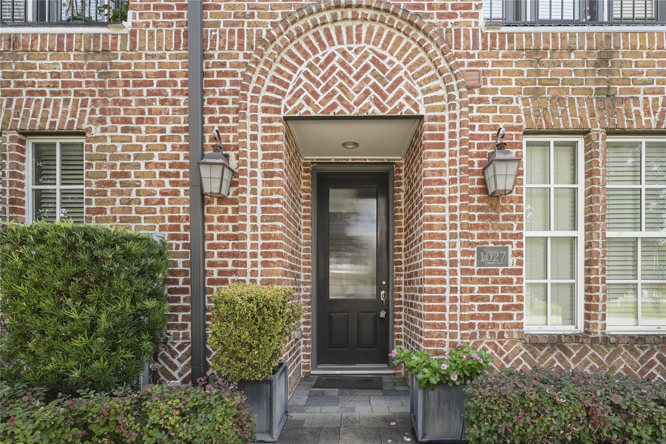 1027 St Charles Street Houston, TX 77003 - Photo 2 of 23