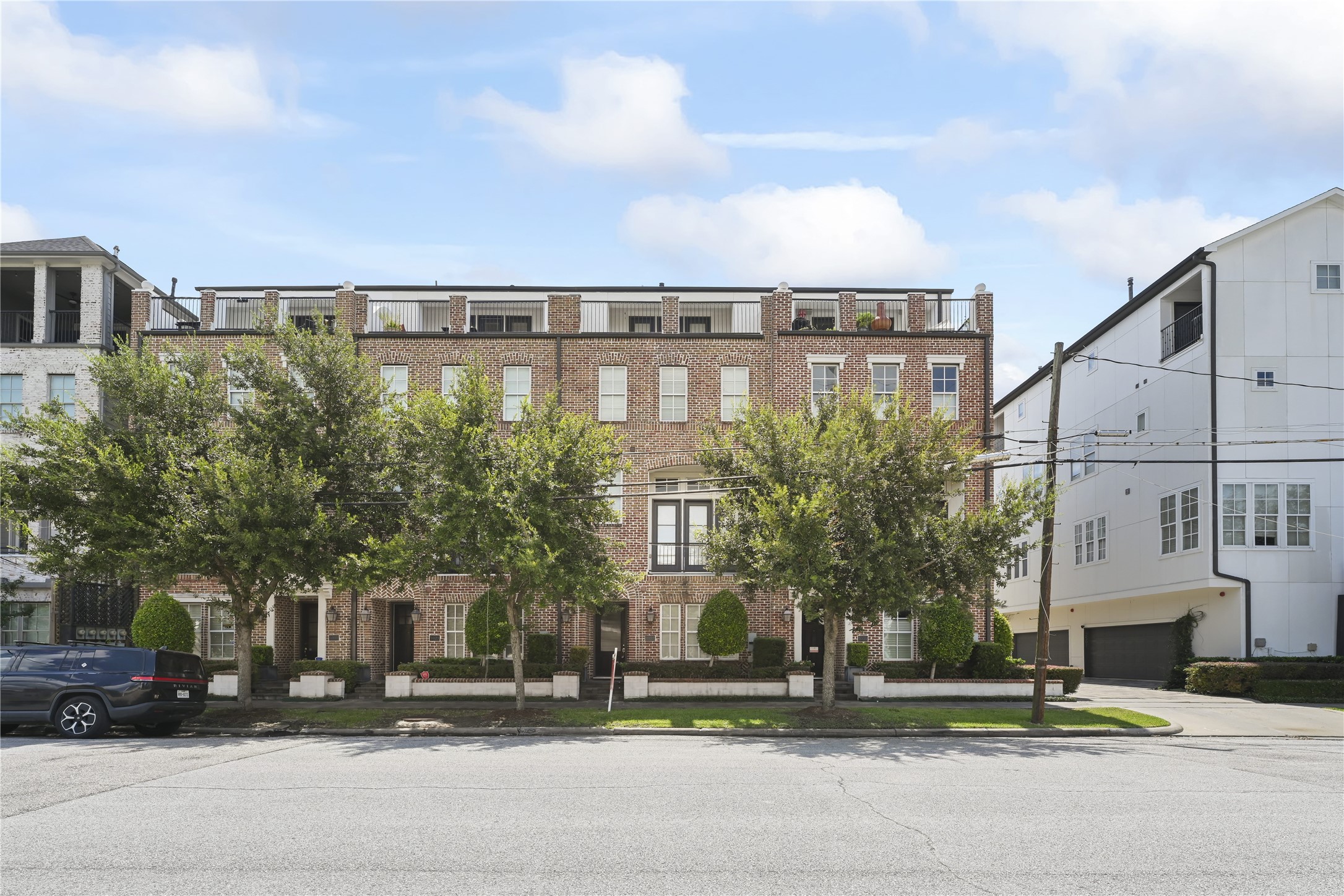 1027 St Charles Street Houston, TX 77003 - Photo 23 of 23 a front view of a building with street view