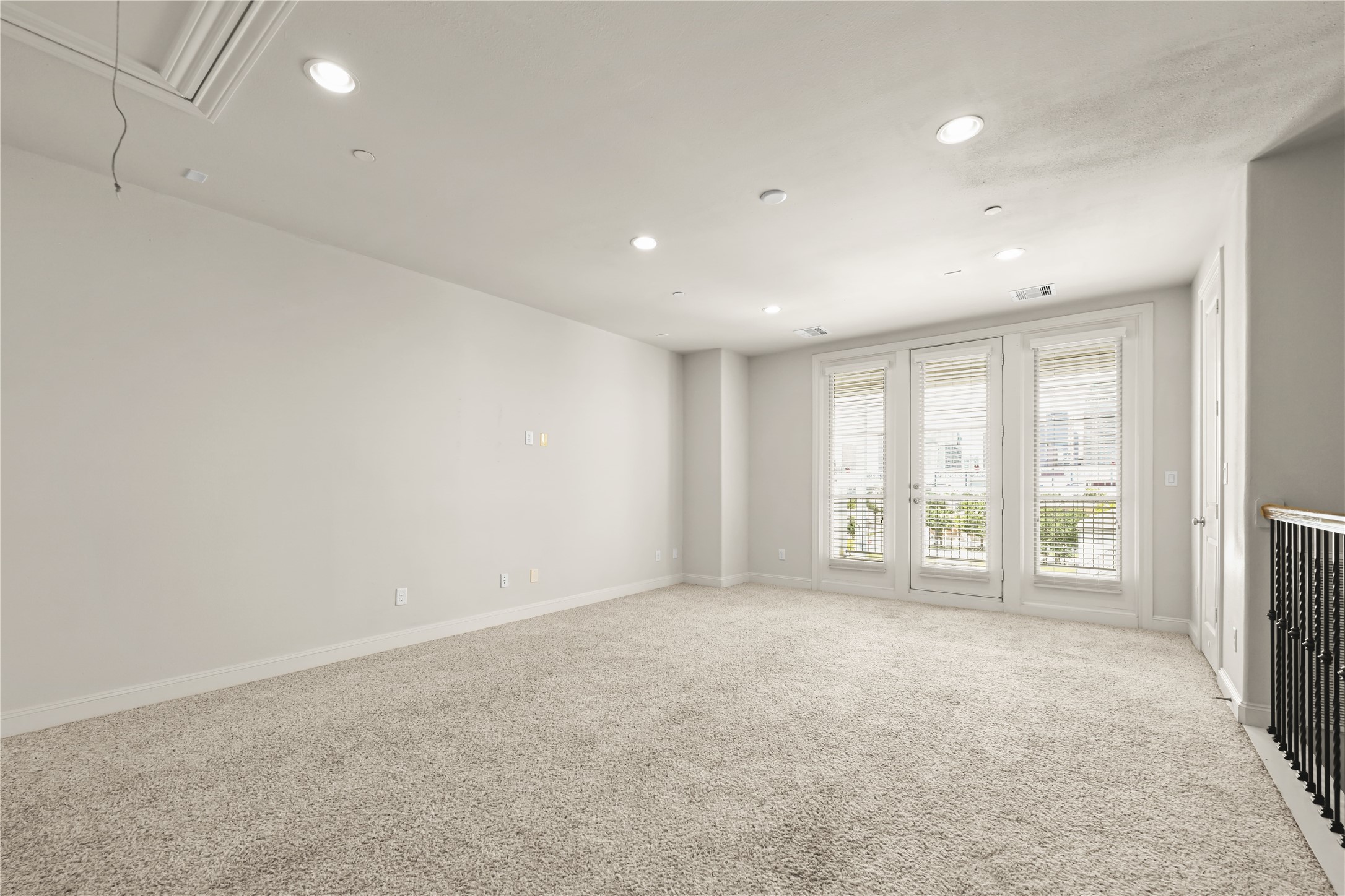 1027 St Charles Street Houston, TX 77003 - Photo 7 of 23 a view of an empty room with a window