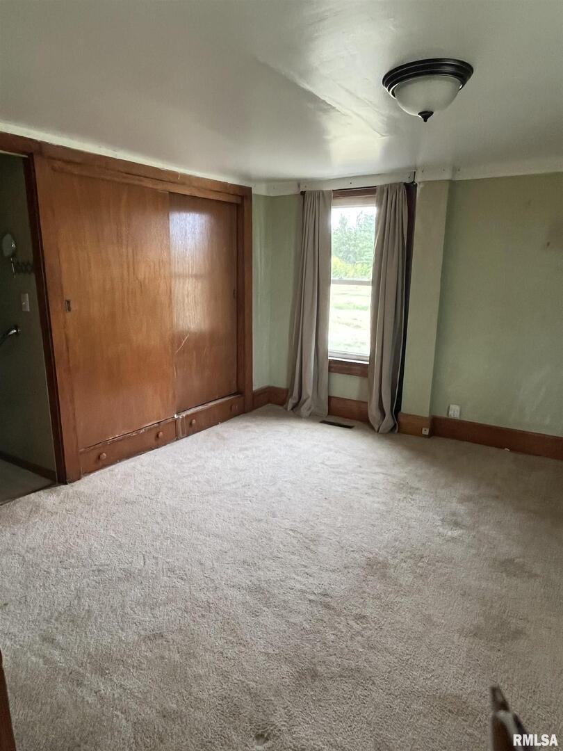 2283 East 2750th Street Kewanee, IL 61443 - Photo 17 of 58 an empty room with windows and cabinet