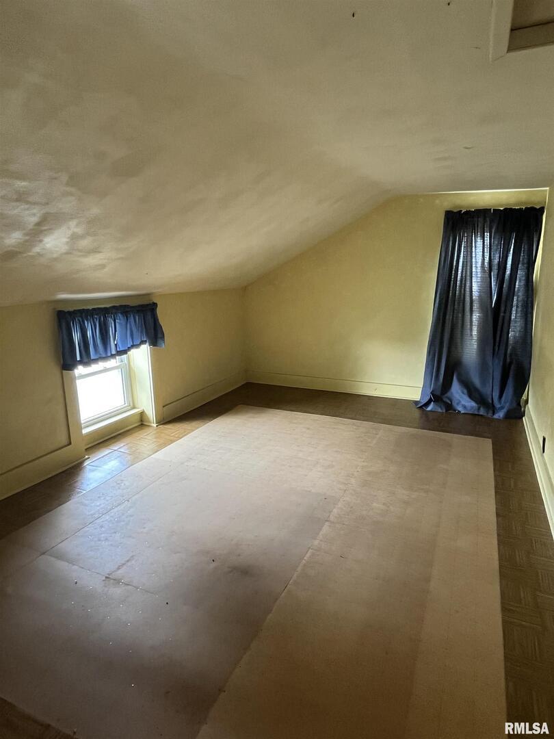 2283 East 2750th Street Kewanee, IL 61443 - Photo 25 of 58 a view of an empty room with window