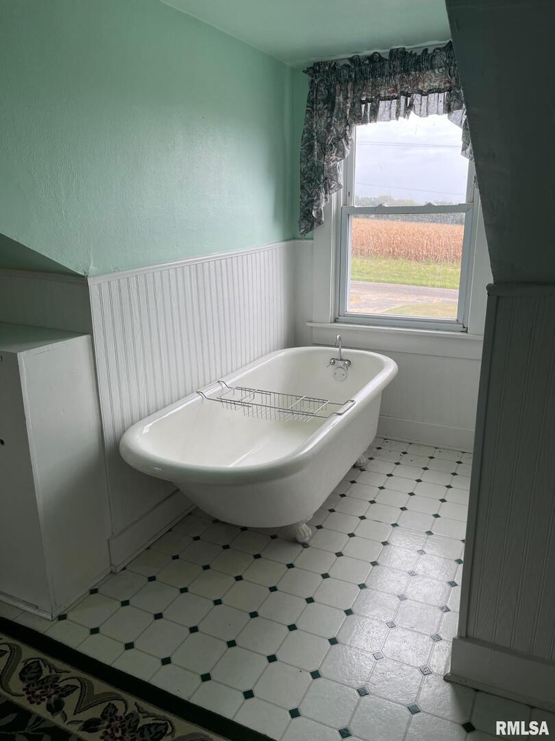 2283 East 2750th Street Kewanee, IL 61443 - Photo 29 of 58 a bath tub sitting in a bathroom next to a window