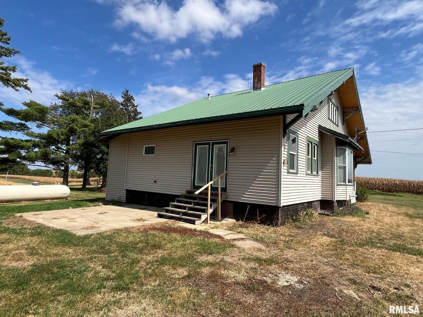 2283 East 2750th Street Kewanee, IL 61443 - Photo 32 of 58 a backyard of a house with a yard and garage