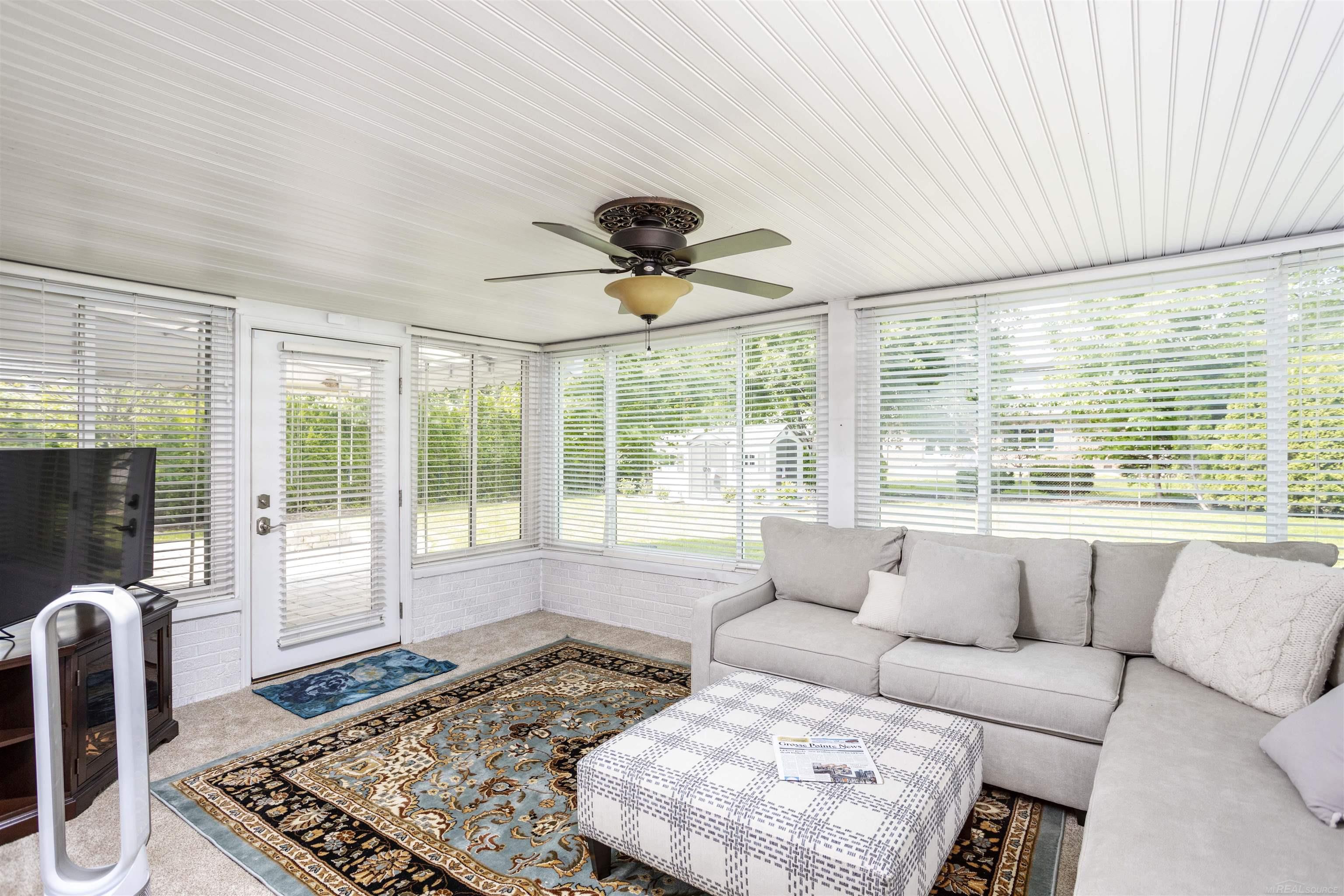 70 Hampton Road Grosse Pointe, MI 48236 - Photo 19 of 56 50112553-18.JPG