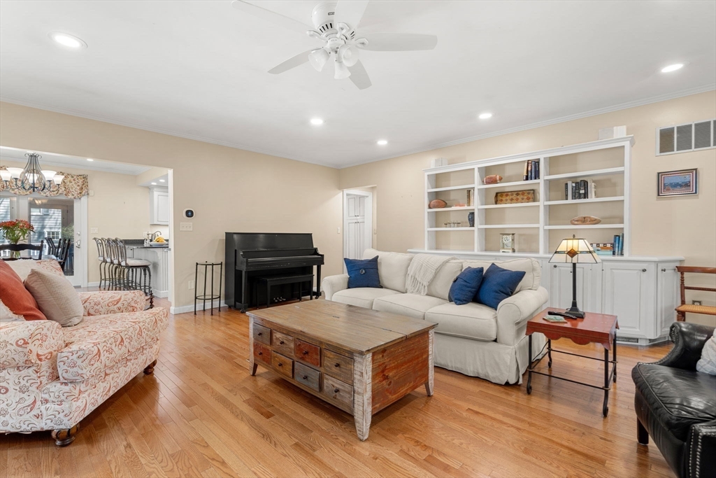 4 Crestwood Road Marblehead, MA 01945 - Photo 13 of 30