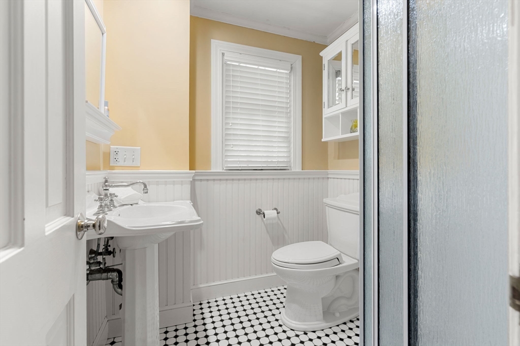 4 Crestwood Road Marblehead, MA 01945 - Photo 14 of 30