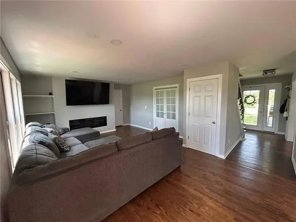 $475,000 | 27809 Highway 7, Harrisonville, MO 64701