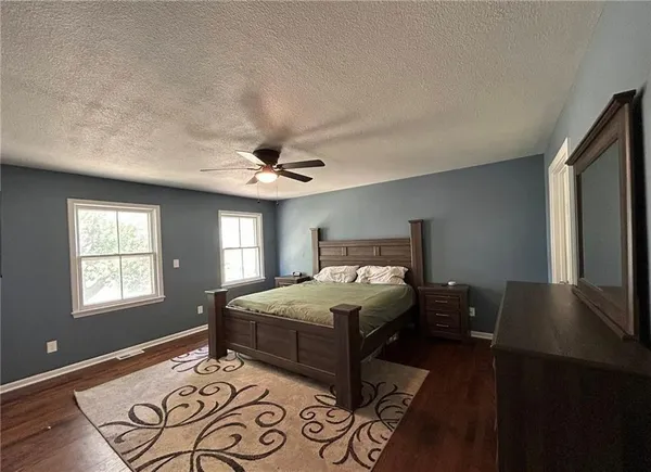 $475,000 | 27809 Highway 7, Harrisonville, MO 64701