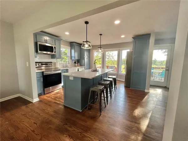 $475,000 | 27809 Highway 7, Harrisonville, MO 64701