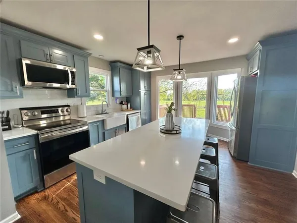 $475,000 | 27809 Highway 7, Harrisonville, MO 64701