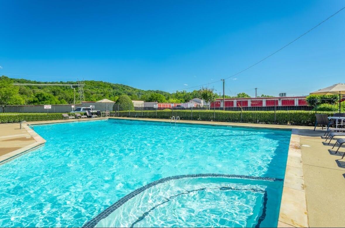 900 Mountain Creek Road, Unit 445 Chattanooga, TN 37405 - Photo 12 of 15 pool