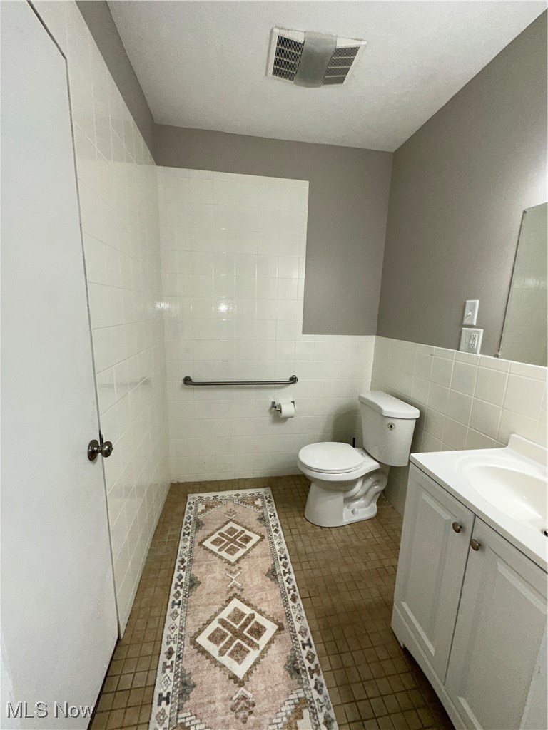 3498 Cummings Road Cleveland, OH 44118 - Photo 15 of 22 Full bath with tile walls, vanity, and a wainscoted wall