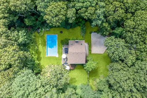 $2,880,000 | 67 Scrimshaw Lane, Amagansett, NY 11930