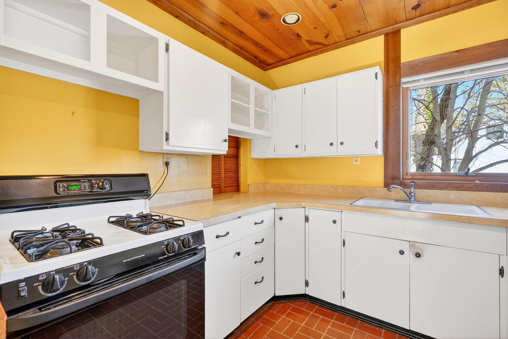 4827 Bellann Road Columbus, OH 43221 - Photo 38 of 85 KITCHEN