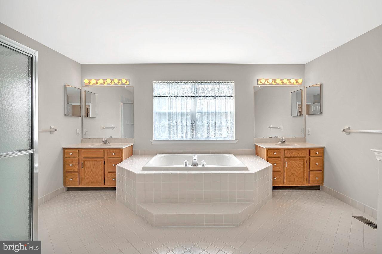6 Green Court Columbus, NJ 08022 - Photo 39 of 51