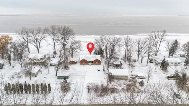 $527,000 | 2453 East Shore Drive, Green Bay, WI 54302