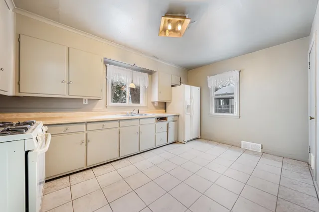 $527,000 | 2453 East Shore Drive, Green Bay, WI 54302