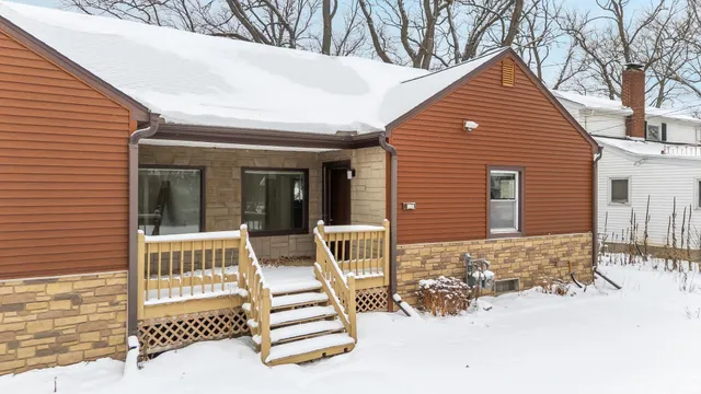 $527,000 | 2453 East Shore Drive, Green Bay, WI 54302