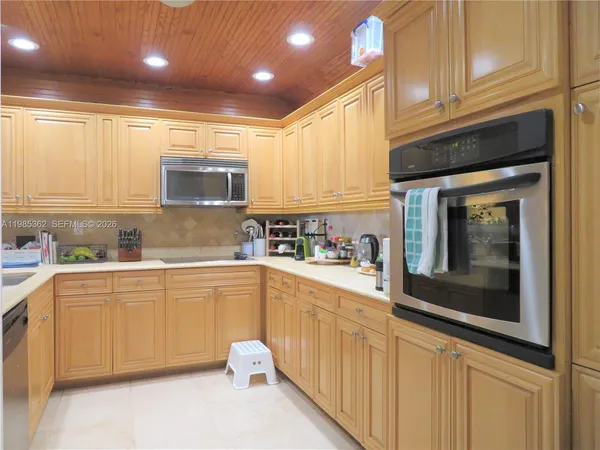 $11,500 | 201 Crandon Boulevard, Unit 1226, Key Biscayne, FL 33149