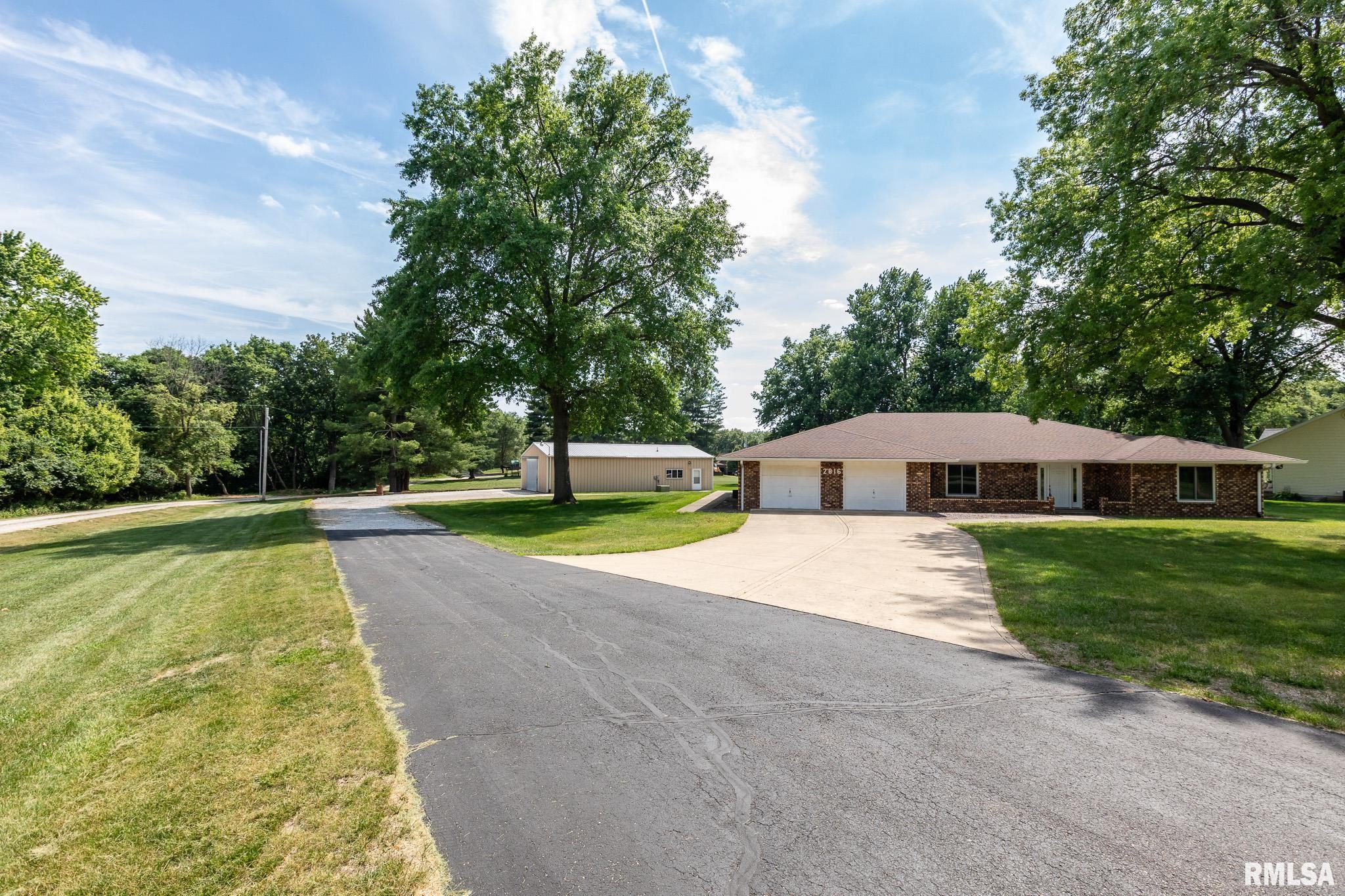 2816 Sheridan Road Pekin, IL 61554 - Photo 3 of 32