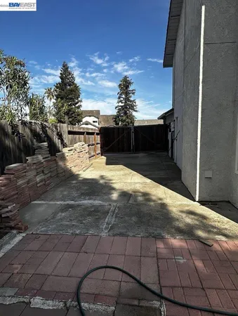 $565,000 | 15055 Hollyhock Court, Lathrop, CA 95330