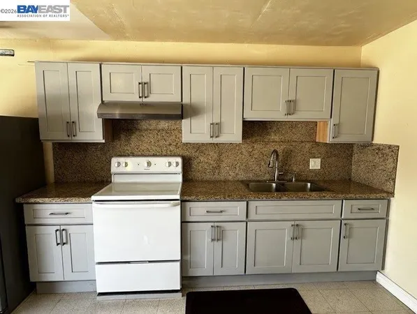 $565,000 | 15055 Hollyhock Court, Lathrop, CA 95330