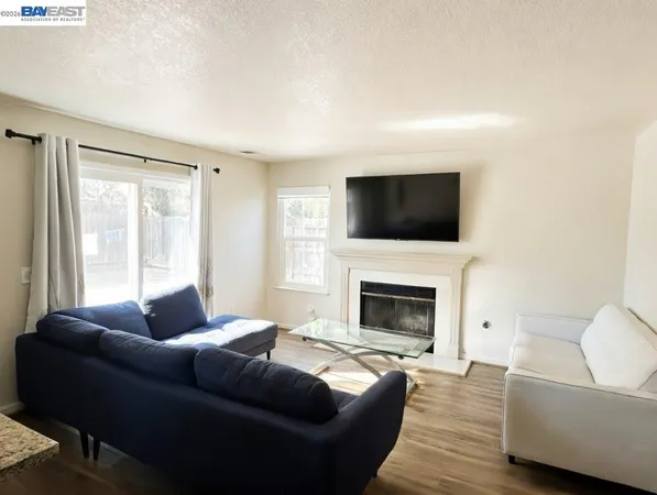 $565,000 | 15055 Hollyhock Court, Lathrop, CA 95330