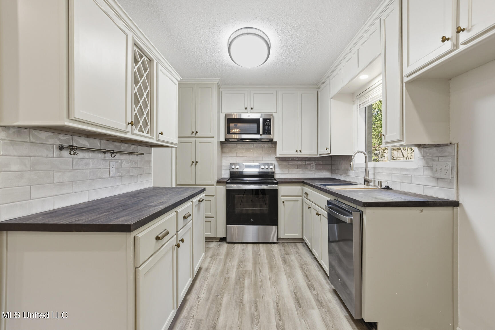 1068 Westway Street Jackson, MS 39212 - Photo 8 of 28 1068 Westway1-6