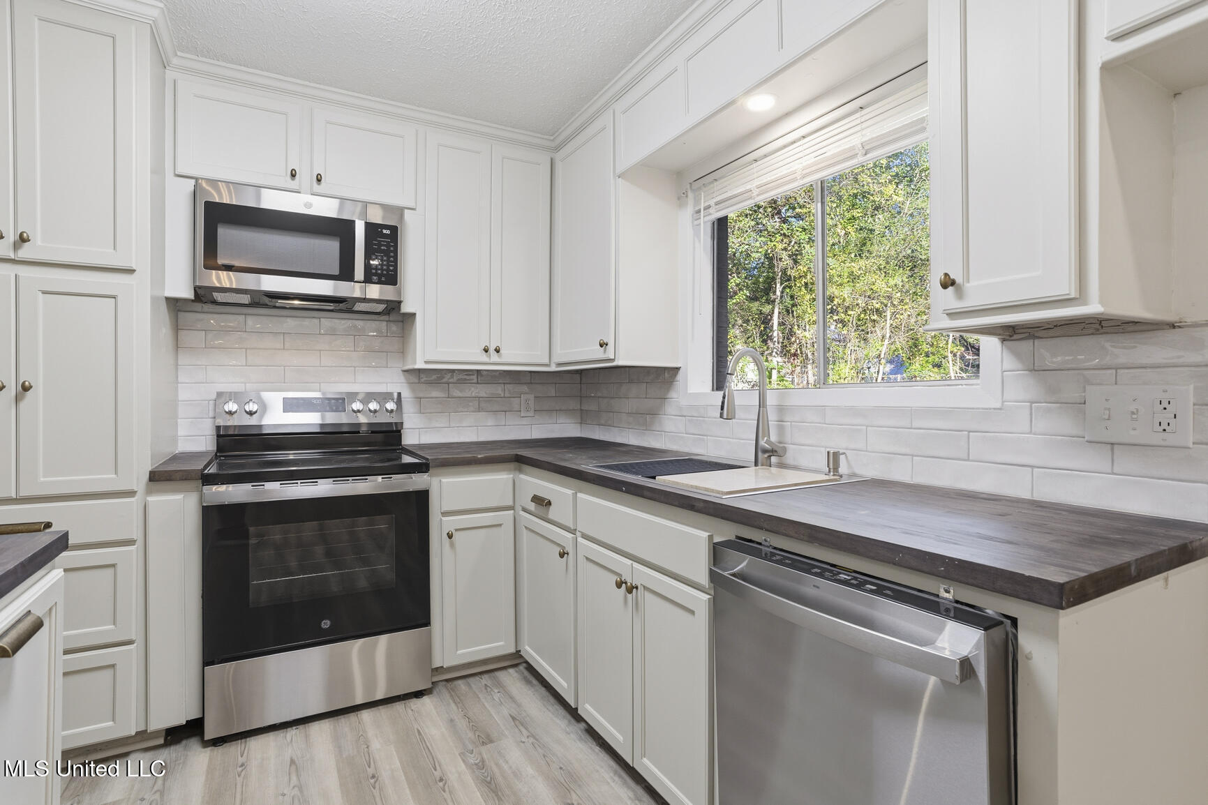 1068 Westway Street Jackson, MS 39212 - Photo 10 of 28 1068 Westway1-8