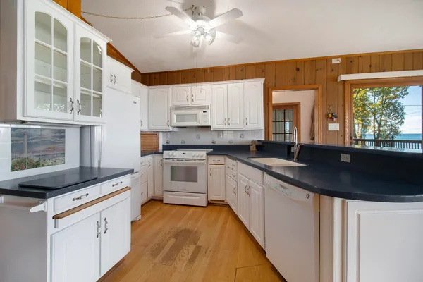 $1,400,000 | 7320 Montgomery Boulevard, Pentwater, MI 49449