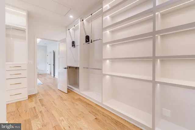 $2,599,888 | 913 Symphony Circle Southwest, Vienna, VA 22180