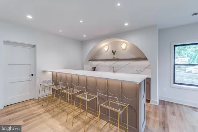 $2,599,888 | 913 Symphony Circle Southwest, Vienna, VA 22180