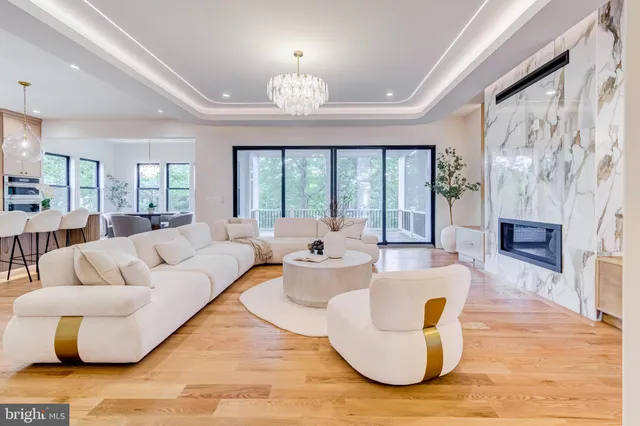 $2,599,888 | 913 Symphony Circle Southwest, Vienna, VA 22180