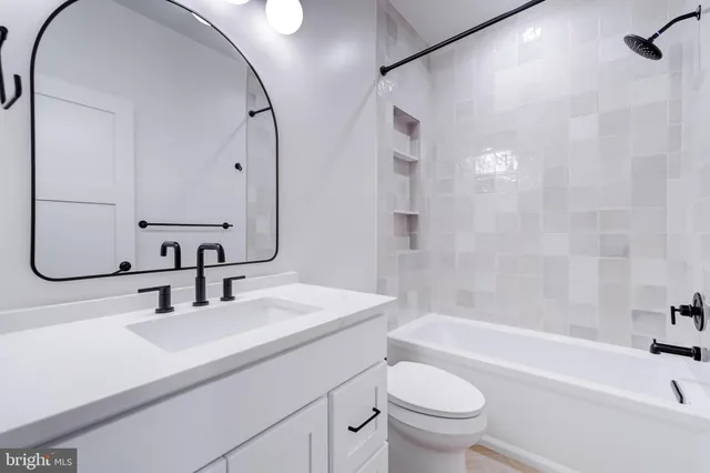 $2,599,888 | 913 Symphony Circle Southwest, Vienna, VA 22180