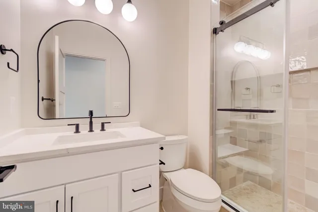 $2,599,888 | 913 Symphony Circle Southwest, Vienna, VA 22180