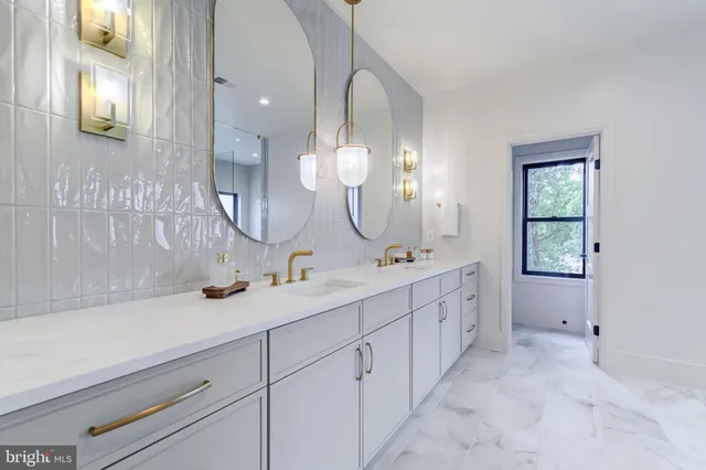 $2,599,888 | 913 Symphony Circle Southwest, Vienna, VA 22180