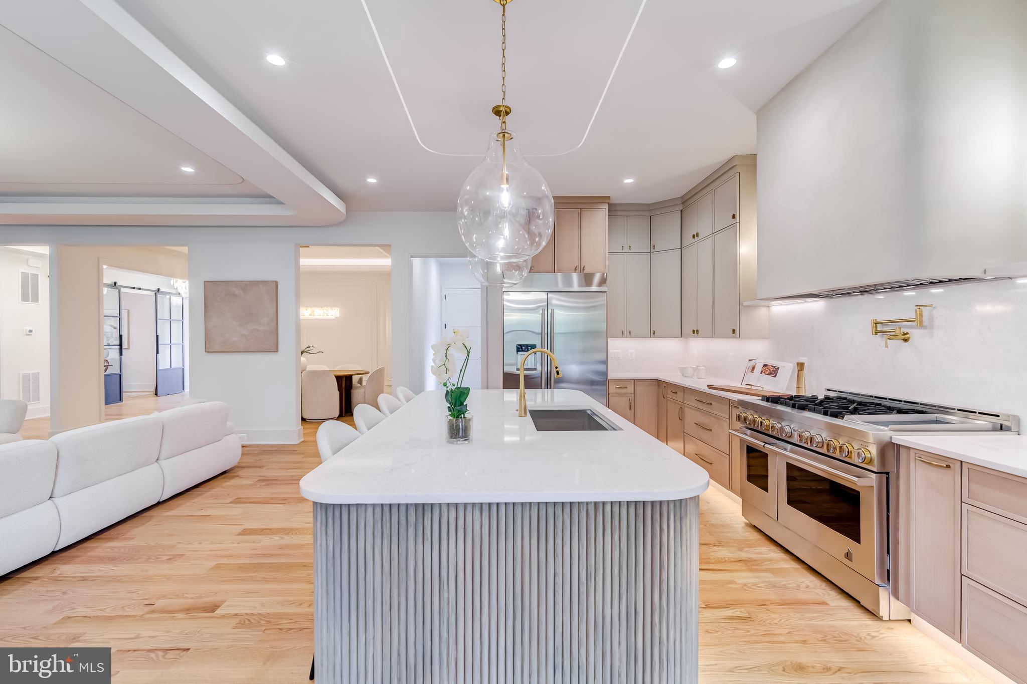 913 Symphony Circle Southwest Vienna, VA 22180 - Photo 9 of 150