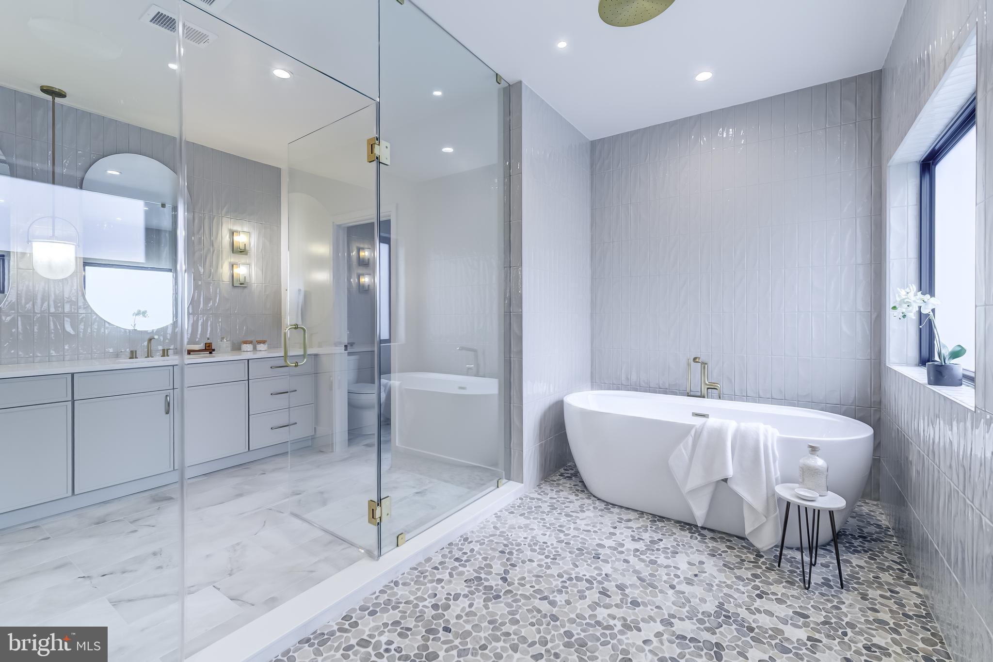 913 Symphony Circle Southwest Vienna, VA 22180 - Photo 94 of 150 a spacious bathroom with a double vanity sink mirror and bathtub